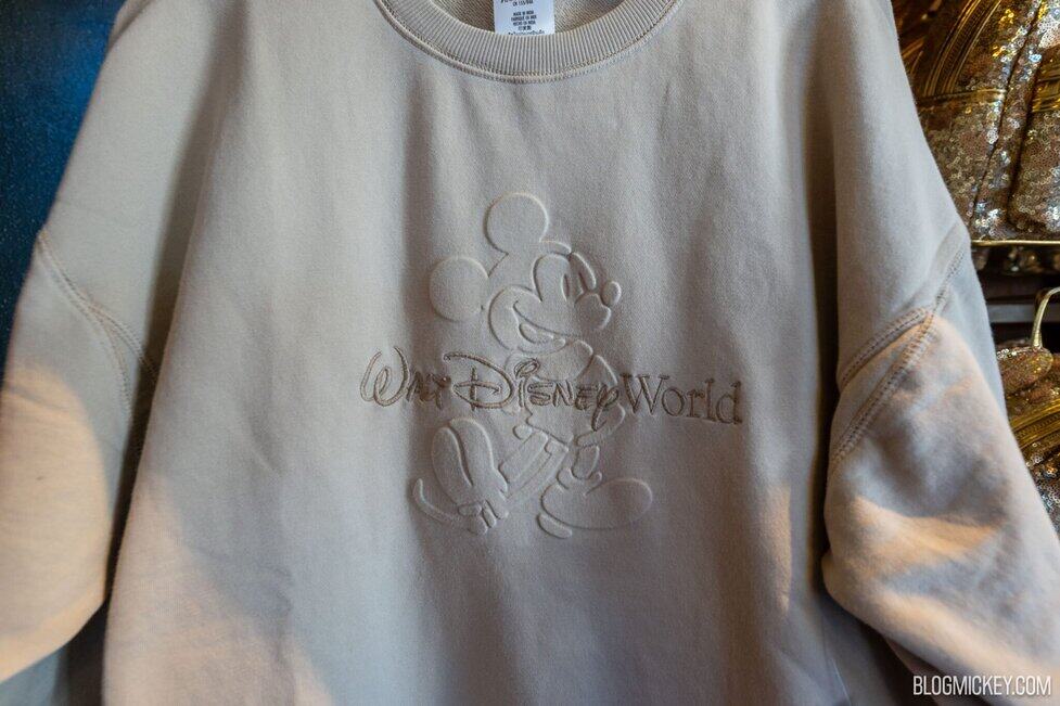 Disney's WORLD OF ENGLISH スウェット Embossed Princess Sweatshirts Join Generic Mickey Mouse